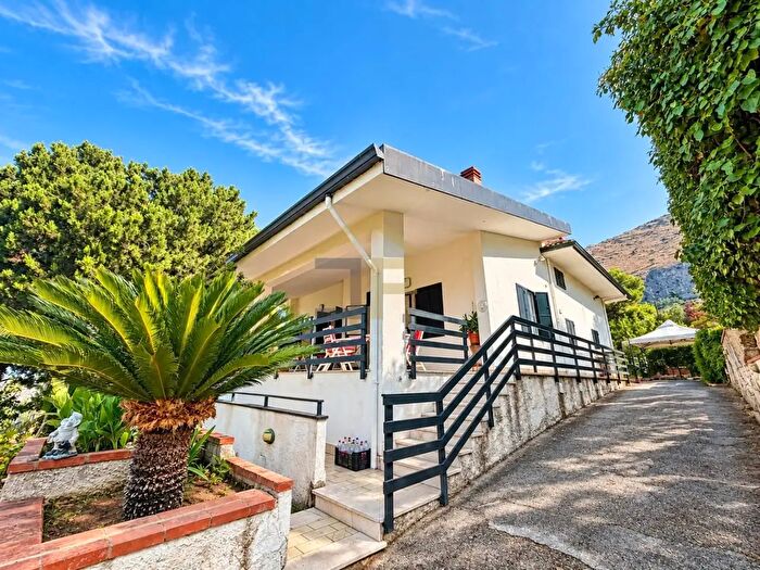 Casa con 7 locali in vendita in Contrada Carrubbella Snc, Borgetto