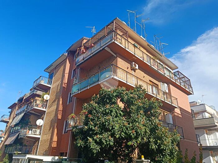 Appartamento trilocale in vendita in Via Ferdinando Martini, Roma