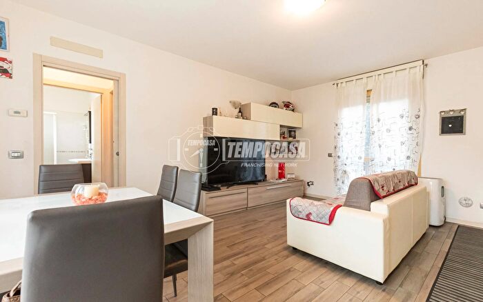 Appartamento bilocale in vendita in Carugo