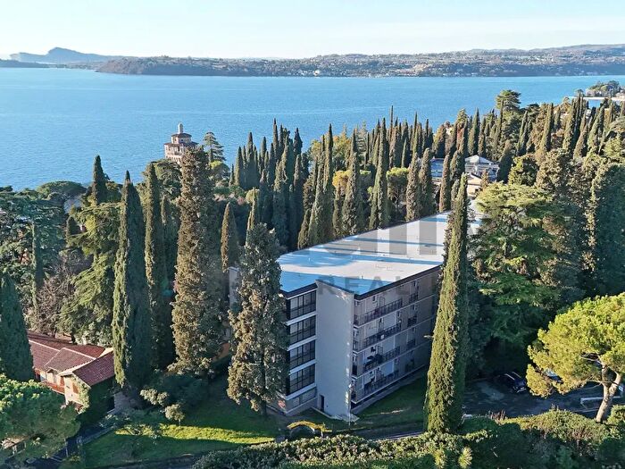 Appartamento bilocale in vendita in Via al Vittoriale, Gardone Riviera