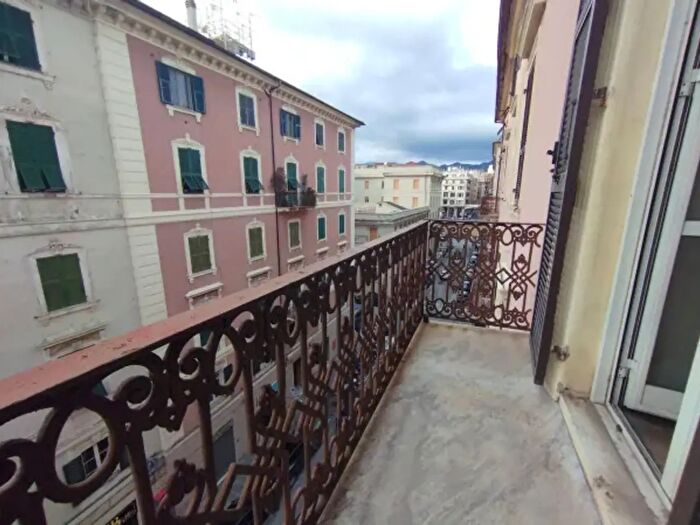 Appartamento con 5 locali in vendita in Via Gio Francesco Niella, Savona