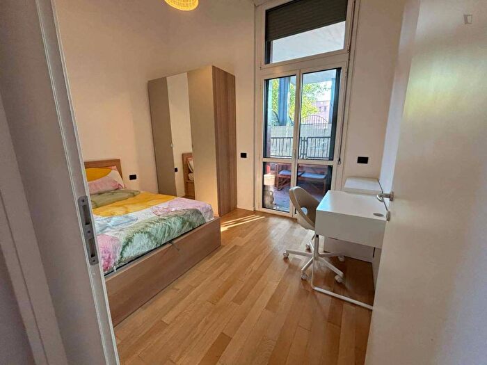 Appartamento trilocale in affitto in Via Enrico Cosenz, Bovisa, Milano
