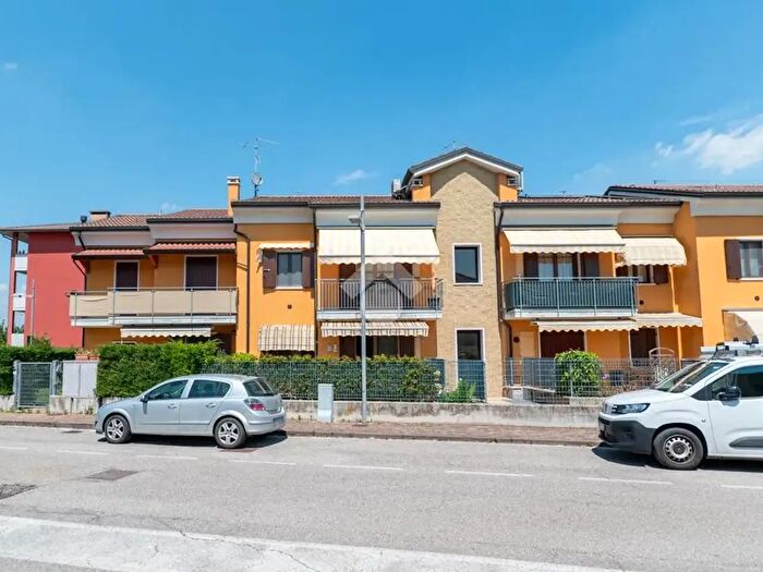 Appartamento trilocale in vendita in Via Don Giuseppe Baldo, Villafranca Di Verona