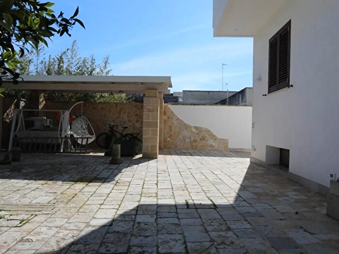 Casa con 10 locali in vendita in Costantinopoli, Calimera