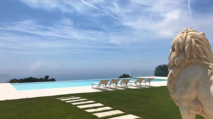 Casa con 11 locali in vendita in Strada Antica Torre Cipressa, Cipressa