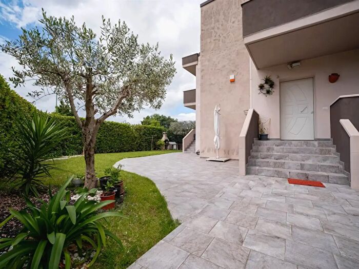 Casa con 6 locali in vendita in Via dei Platani, Campi Bisenzio