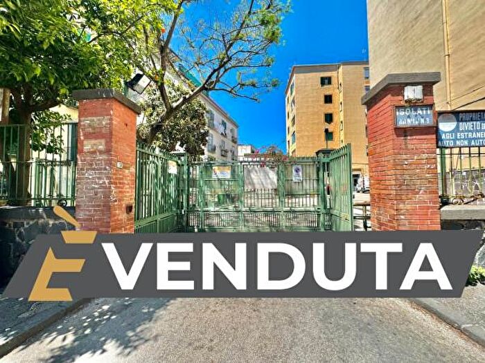 Appartamento trilocale in vendita in Via Saverio Altamura, Napoli