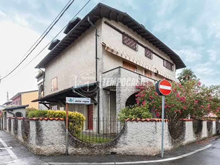 Appartamento bilocale in vendita in Via Dante Alighieri, Ceriano Laghetto