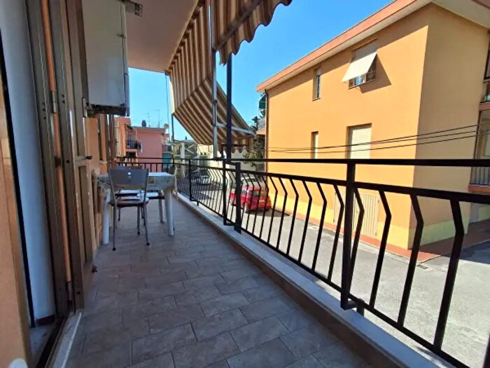 Appartamento trilocale in vendita in Via Isonzo, Loano