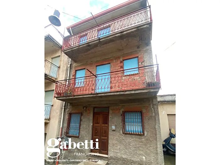 Casa quadrilocale in vendita in Via Gorgone, San Piero Patti