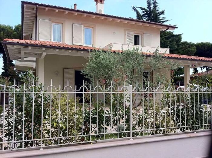 Casa con 6 locali in affitto in Pietrasanta