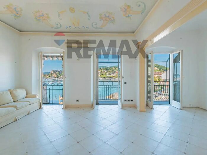 Appartamento con 5 locali in vendita in Rapallo