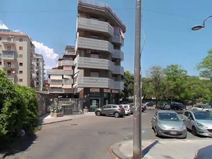 Appartamento con 6 locali in vendita in Largo Papa Paolo VI, Catania