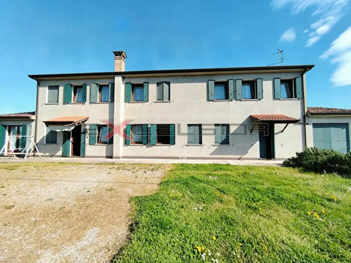 Casa con 6 locali in vendita in Via G Matteotti N Bis Cavarzere Ve, Cavarzere