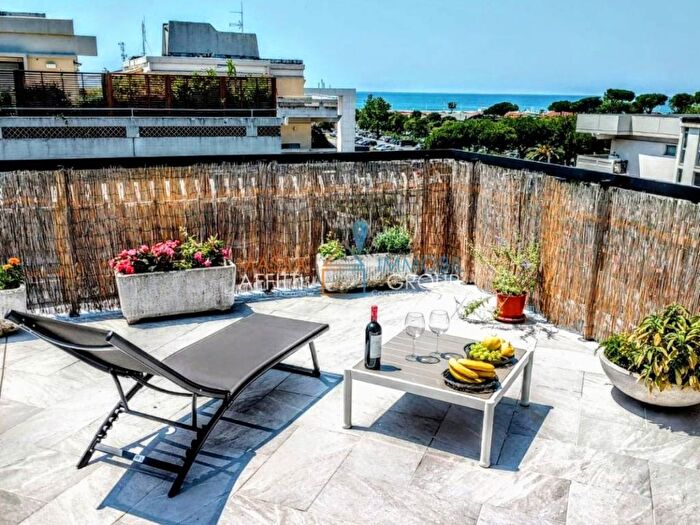 Casa con 6 locali in affitto in Via Genova, Marina di Carrara, Carrara