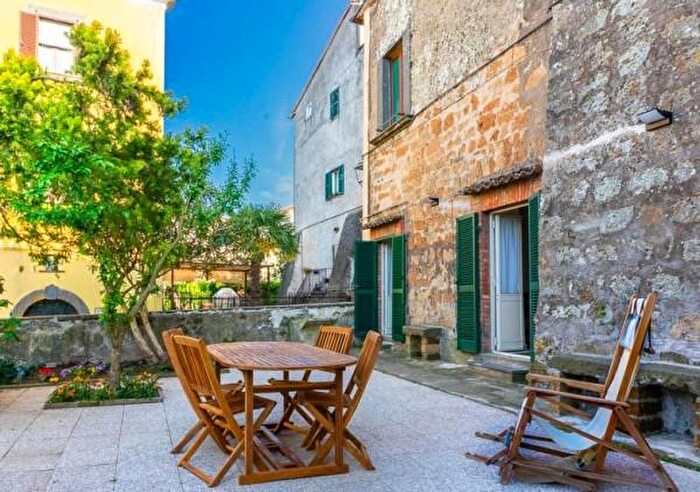 Appartamento trilocale in affitto in Via della Provvidenza, Bagnoregio