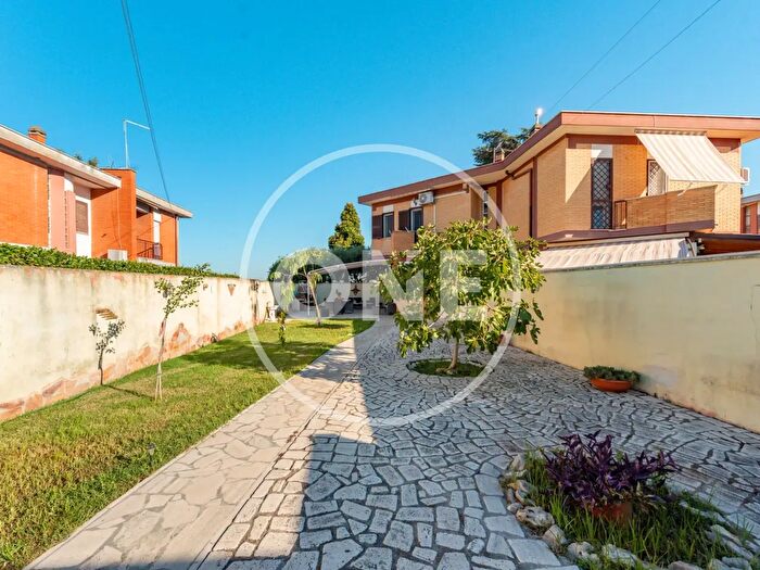 Casa quadrilocale in vendita in Viale Colle Romito, Ardea