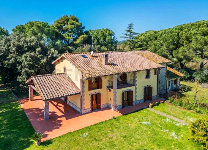 Casa con 12 locali in vendita in Strada del Bottegone, Grosseto