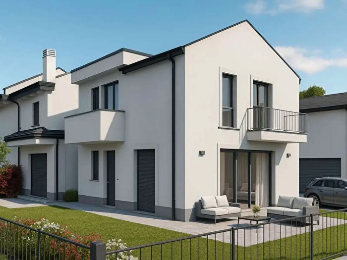Casa con 6 locali in vendita in Via Montello, Malnate