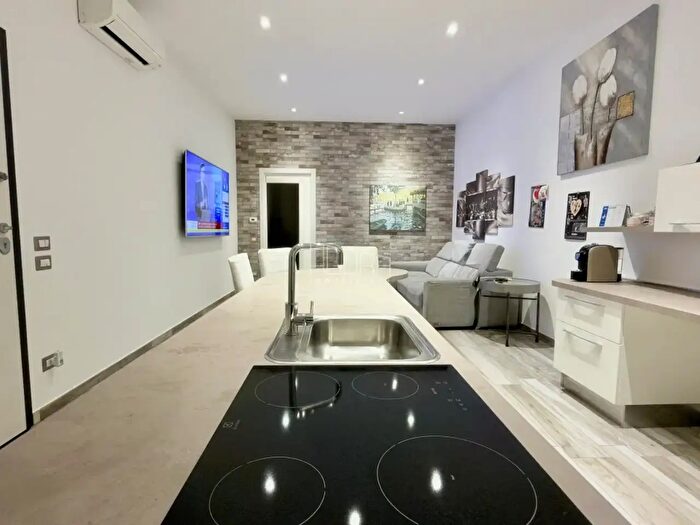 Appartamento con 5 locali in vendita in Via Cristoforo Colombo, Rovigo