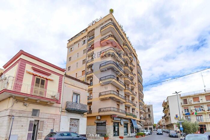 Appartamento con 6 locali in vendita in Via Emilio E Attilio Fratelli Bandiera, Palagiano