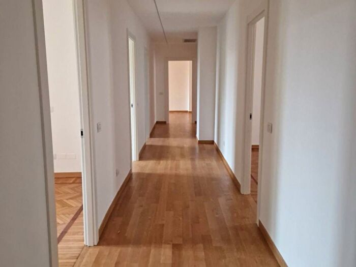 Appartamento quadrilocale in affitto in Piazza Santa Maria Beltrade, Duomo, Milano