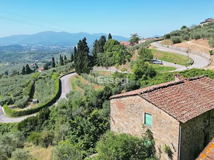Casa con 12 locali in vendita in Via Tofori, Capannori