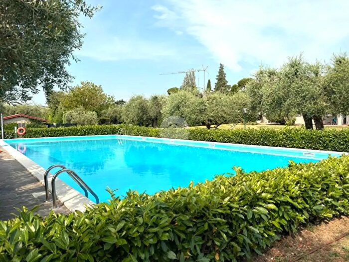 Appartamento trilocale in vendita in Via Crispi, Padenghe Sul Garda
