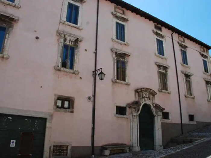 Appartamento quadrilocale in vendita in Via Colle Iaduni, Pescocostanzo