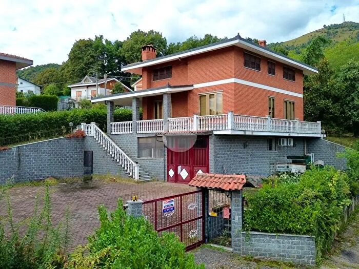 Casa con 10 locali in vendita in Via Fiano, Givoletto