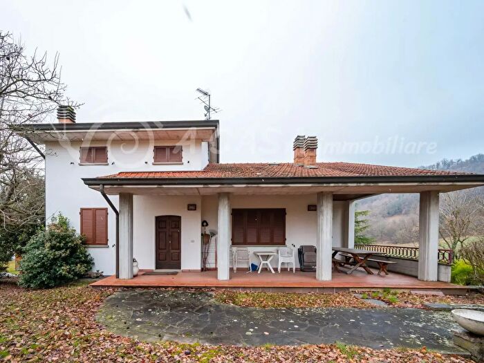 Casa con 13 locali in vendita in Strada Campero, Terenzo