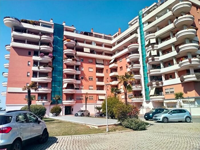 Appartamento bilocale in affitto in Via di Acilia, Roma