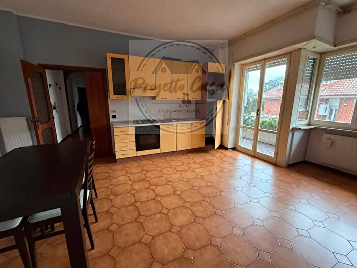 Appartamento trilocale in affitto in Via Artemisia Mammucari, Semicentro, Velletri