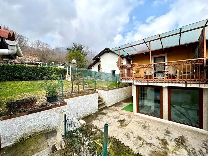 Casa quadrilocale in vendita in Via Teologo Antonio Bronzino, Val Della Torre