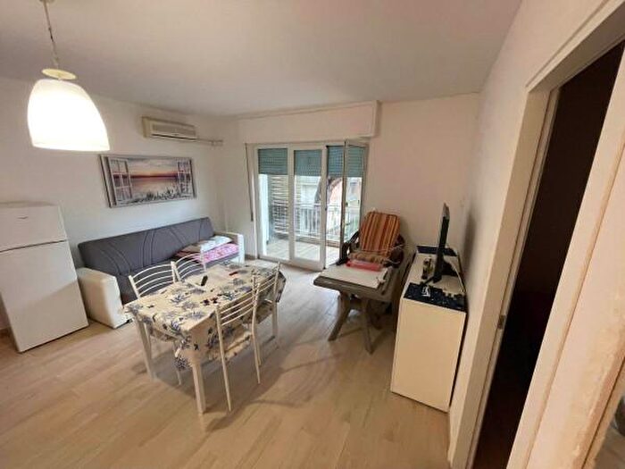 Appartamento trilocale in vendita in Viale Giosuè Carducci, Comacchio