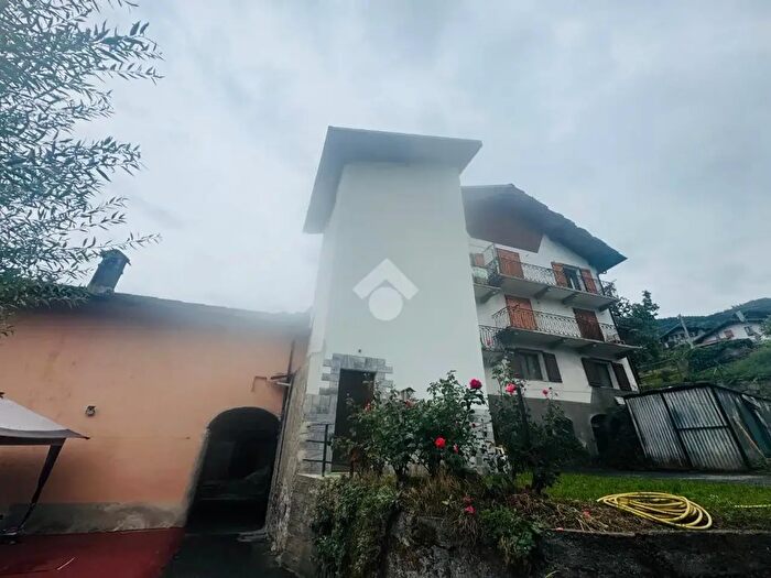 Casa con 6 locali in vendita in Frazione Capoluogo, Charvensod