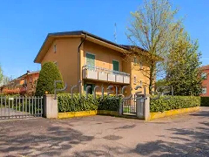 Casa con 8 locali in vendita in Via Asioli C, Correggio
