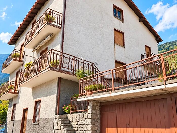 Casa con 16 locali in vendita in Frazione Civo Centro, Civo