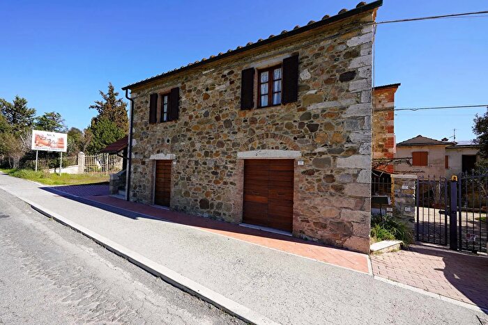 Casa con 8 locali in vendita in Castiglione DOrcia