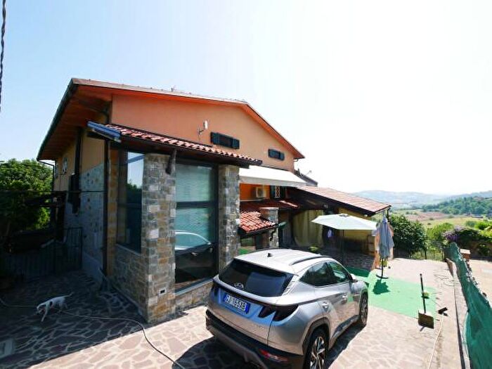 Casa con 5 locali in vendita in Via Giardini Nord, Serramazzoni