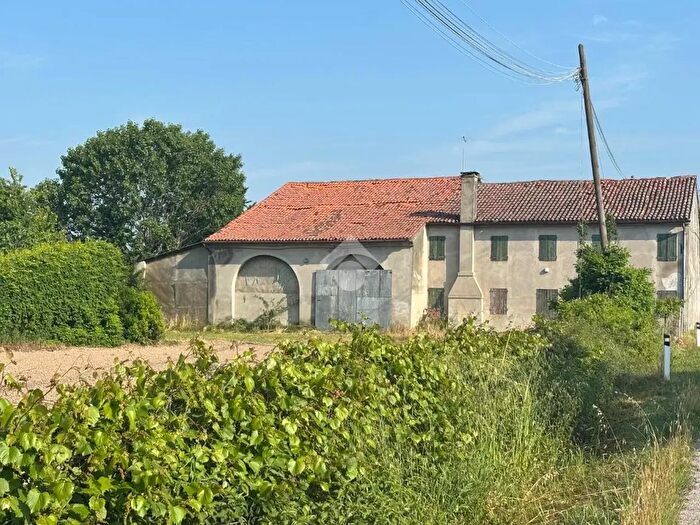 Casa con 7 locali in vendita in Via Forni, Granze