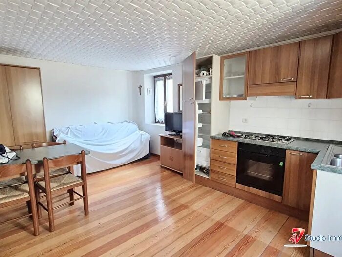 Casa con 8 locali in vendita in Via Madonna, Aprica