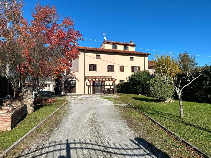Casa con 10 locali in vendita in a di Mezzo Sud, Cascina
