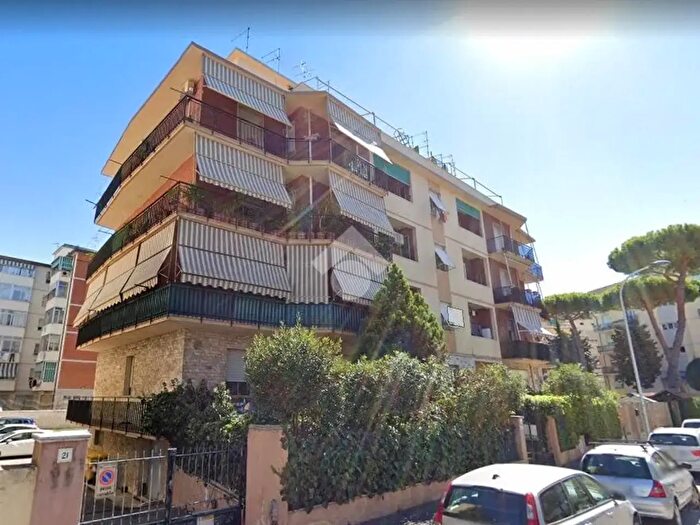 Appartamento con 5 locali in affitto in Via Lombardi, Livorno