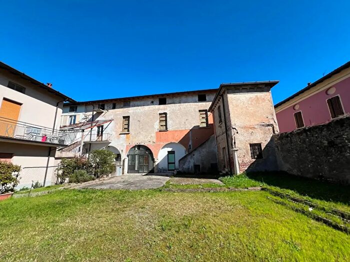 Casa con 15 locali in vendita in Via Vittorio Veneto, Bovezzo