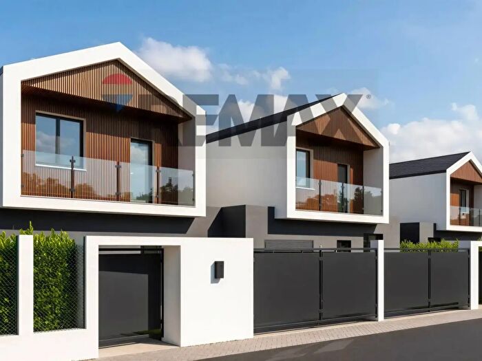 Appartamento quadrilocale in vendita in Via Montale, Certosa Di Pavia