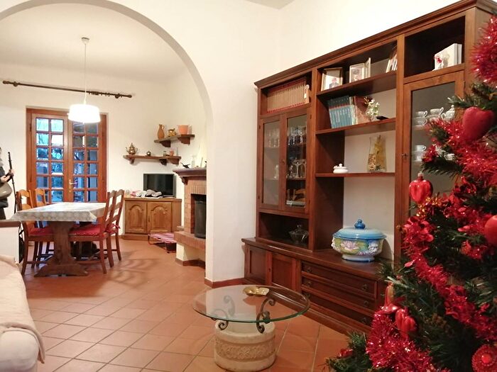 Casa con 5 locali in vendita in Cascina