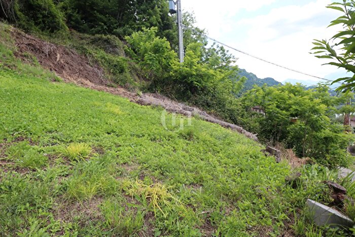 Casa con 12 locali in vendita in Carlazzo