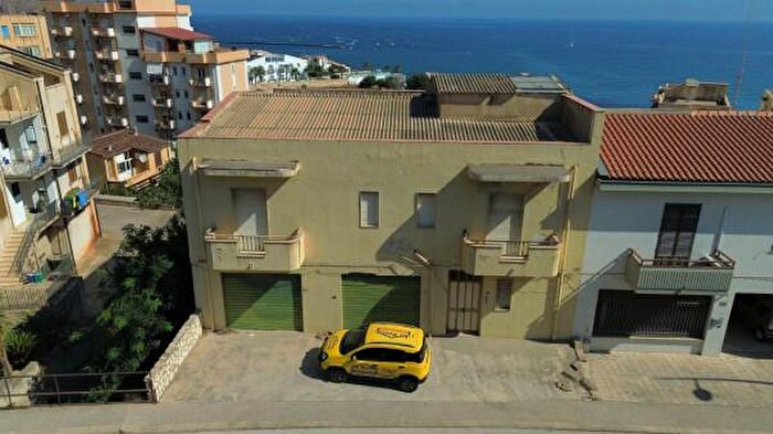 Casa con 6 locali in vendita in Viale Leonardo da Vinci, Castellammare Del Golfo
