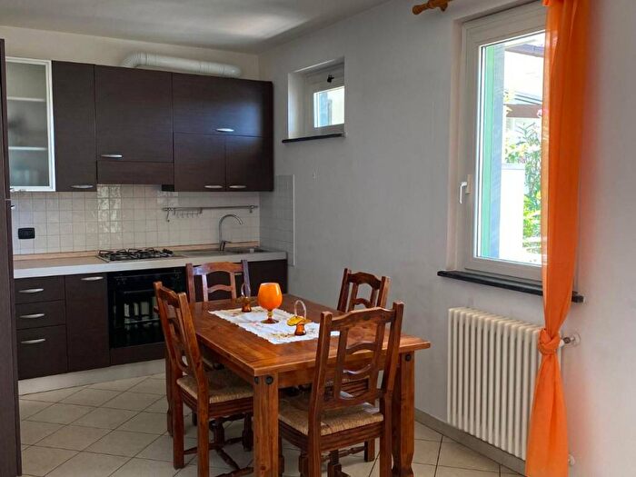 Appartamento trilocale in affitto in Via San Leonardo, Marina di Massa Centro, Massa